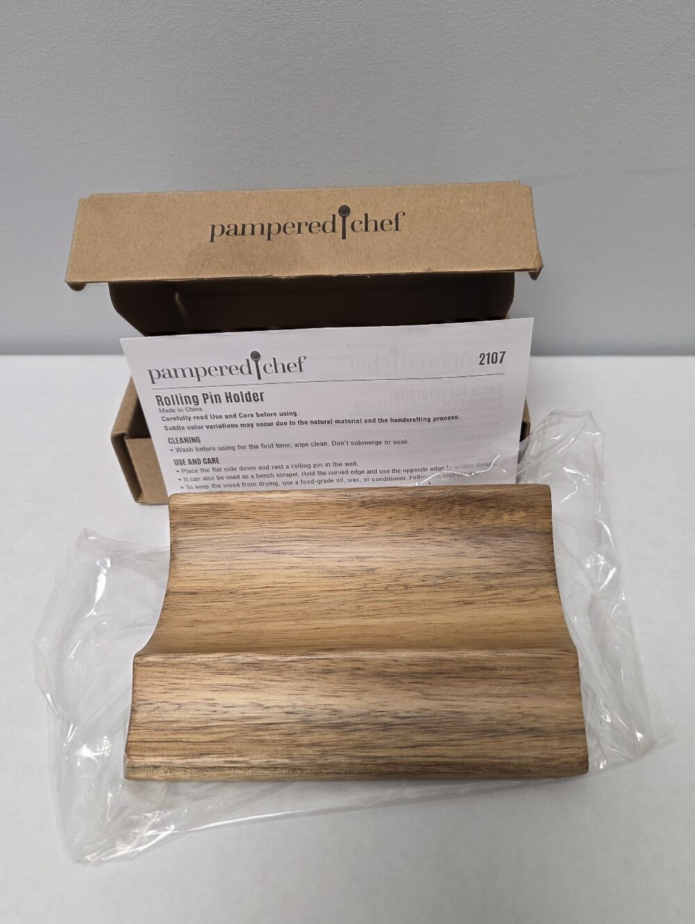 PAMPERED CHEF Wooden Rolling Pin Holder for Marble Rolling Pin New In Box #2107